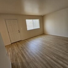 34264 Genereaux St in Harrison Township, MI - Foto de edificio - Building Photo