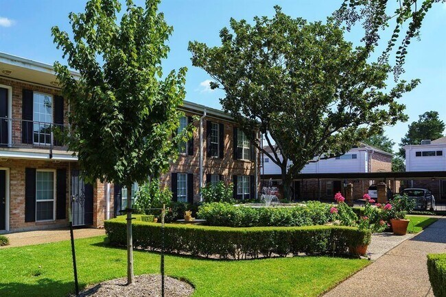6410 Del Monte Dr in Houston, TX - Foto de edificio - Building Photo