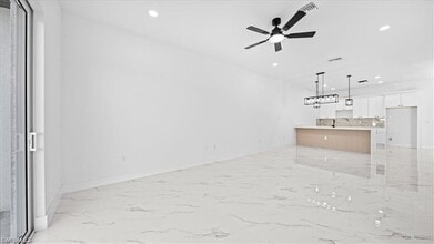 1009 NE 15th Ln, Unit 1009 / 1011 in Cape Coral, FL - Foto de edificio - Building Photo