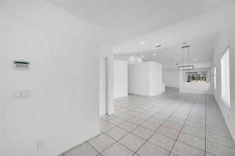 286 Conservation Dr in Weston, FL - Building Photo - Building Photo