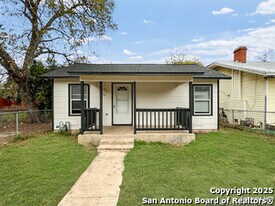 1029 Essex St in San Antonio, TX - Building Photo