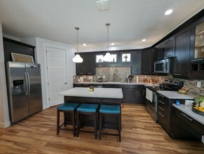 10617 Topview Rd in South Jordan, UT - Building Photo - Building Photo