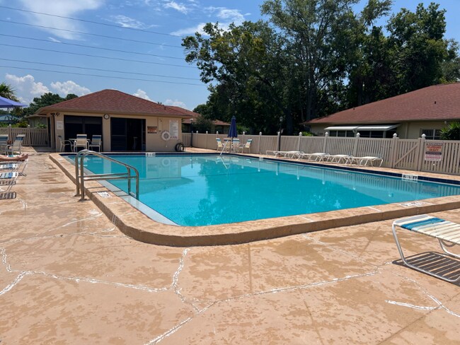 2460 Northside Dr in Clearwater, FL - Building Photo - Building Photo