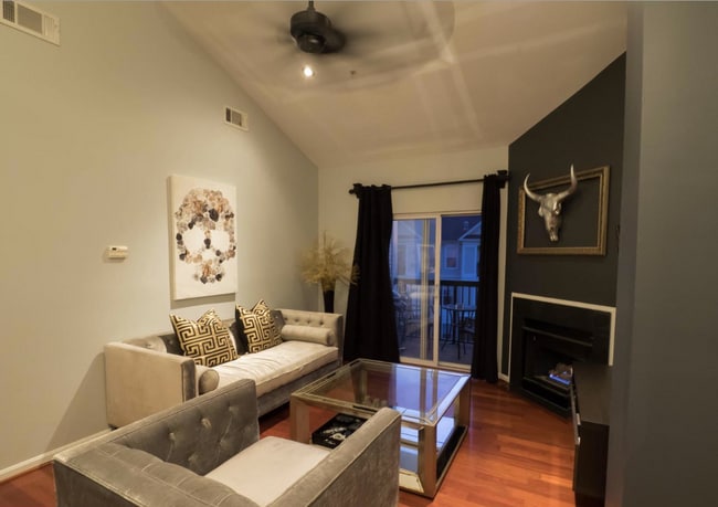 11349 Aristotle Dr, Unit 402 in Fairfax, VA - Building Photo - Building Photo