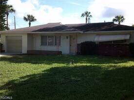 1405 Juddale St E in Lehigh Acres, FL - Building Photo