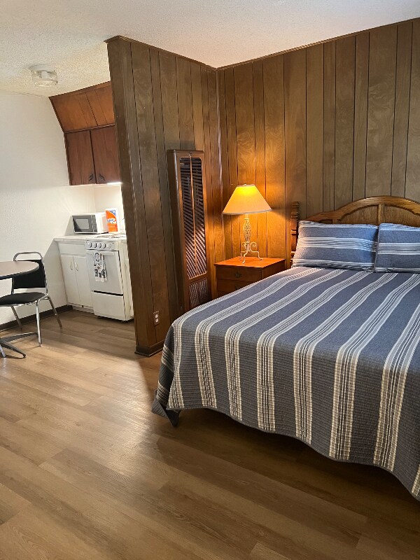 1708 Holloman Dr in Port Lavaca, TX - Foto de edificio - Building Photo