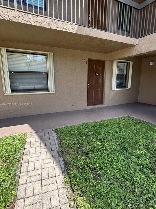 10003 Winding Lake Rd in Sunrise, FL - Building Photo