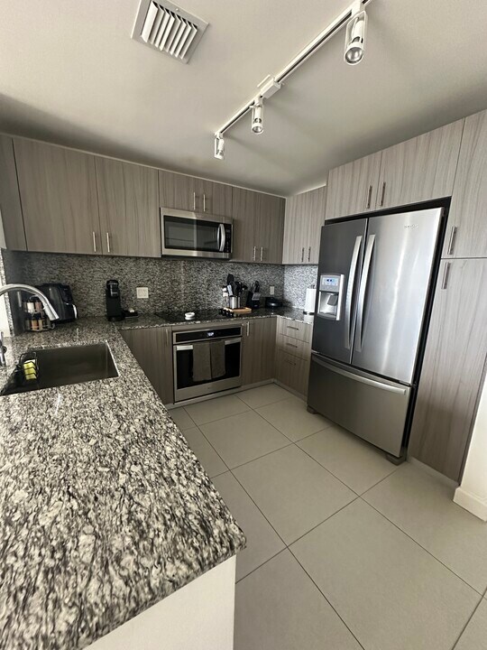 5350 NW 84th Ave, Unit 907 in Doral, FL - Building Photo