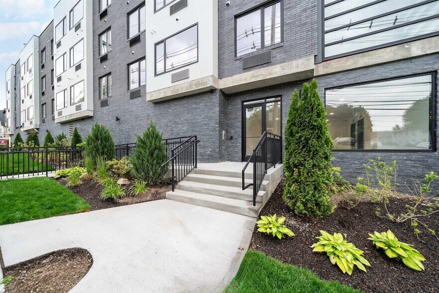 3309 Liberty Ave, Unit 304 in North Bergen, NJ - Building Photo