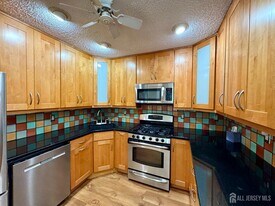 21 Crabapple Ln in Franklin Township, NJ - Building Photo