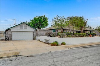 830 Fairview Dr in Henderson, NV - Building Photo - Building Photo