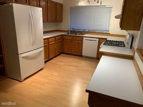 9757 Spinnaker Blvd NW in Silverdale, WA - Building Photo - Building Photo