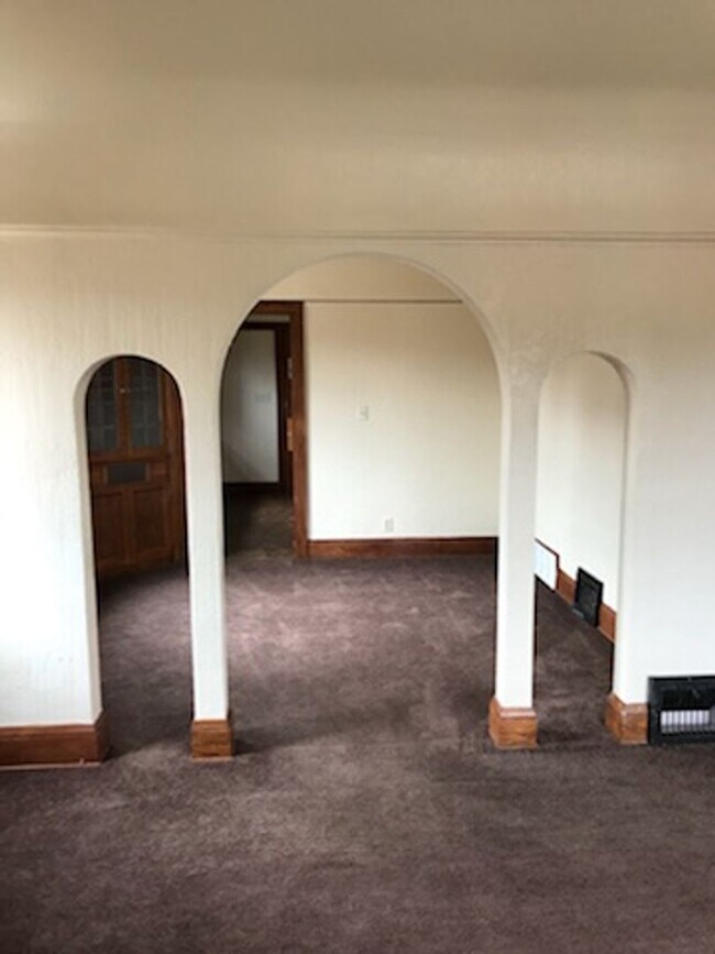 4049 N Elmhurst Rd in Milwaukee, WI - Building Photo - Building Photo