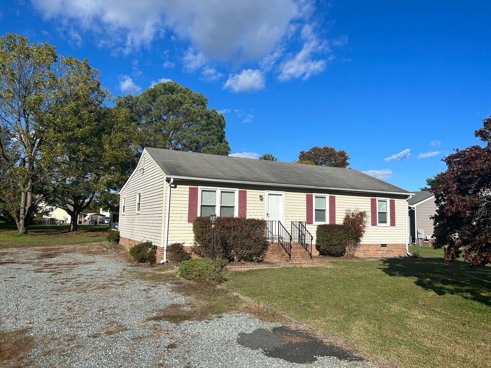 6452 Chenault Way in Mechanicsville, VA - Building Photo