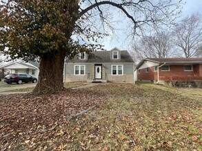 19 S Schlueter Ave in St. Louis, MO - Building Photo - Building Photo