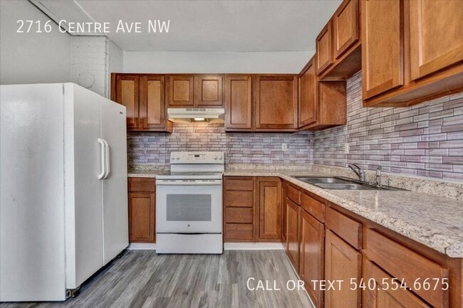 2716 Centre Ave NW in Roanoke, VA - Building Photo - Building Photo