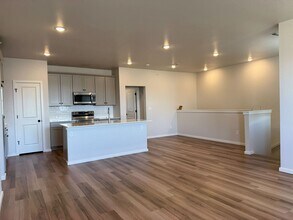 Beautiful Home in Windsor with Internet Included! in Windsor, CO - Building Photo - Building Photo