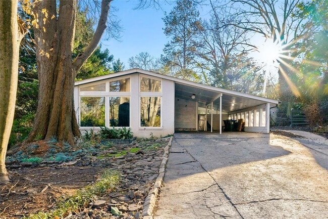 2123 Plaster Rd NE in Atlanta, GA - Building Photo - Building Photo