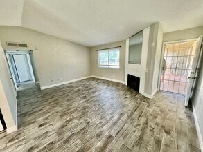 1533 E Austin Way in Fresno, CA - Building Photo - Building Photo