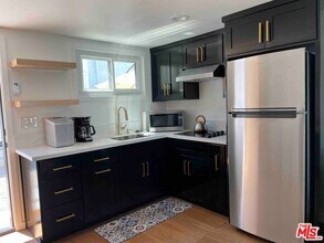 4313 W 59th St in Los Angeles, CA - Building Photo - Building Photo