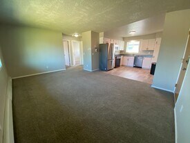 1103 Karluk St in Anchorage, AK - Building Photo