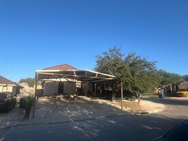 9001 Tulane Dr in Laredo, TX - Building Photo