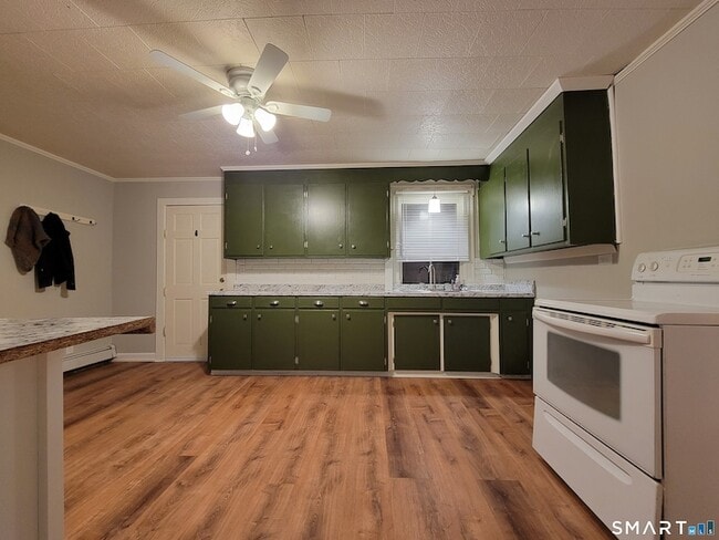 344 Boswell Ave in Norwich, CT - Foto de edificio - Building Photo