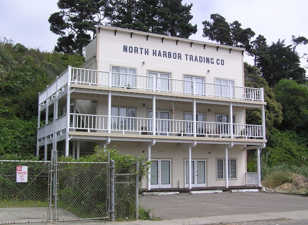 450 N Harbor Dr in Fort Bragg, CA - Building Photo