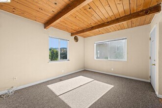 5813 Alameda Ave in Richmond, CA - Building Photo - Building Photo