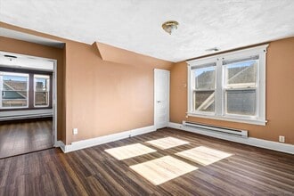 737 Laurel Ave in Bridgeport, CT - Building Photo - Building Photo