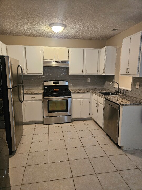 107 Hyacinth Ln in Freehold, NJ - Building Photo