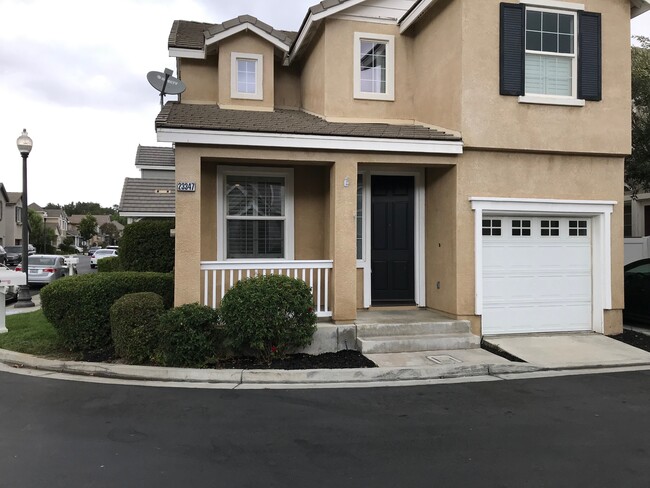 23347 Northbrooke Ln in Santa Clarita, CA - Foto de edificio - Building Photo