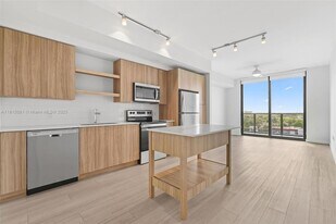 555 NE 8th St, Unit 0528 in Fort Lauderdale, FL - Building Photo