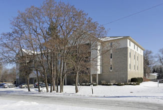 Crown Commons in Fridley, MN - Foto de edificio - Building Photo