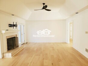 4325 Sprucebough Dr in Marietta, GA - Foto de edificio - Building Photo