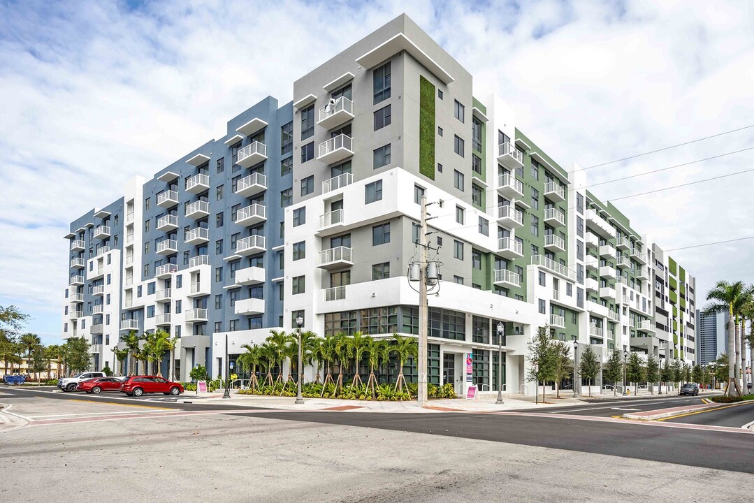 Lazul North Miami Beach Apartments in North Miami Beach, FL - Building Photo