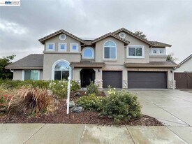 1393 Arrowhead Ave in Livermore, CA - Building Photo