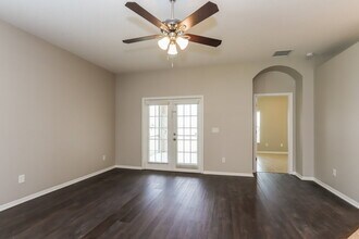 1510 Mira Lago Cir in Ruskin, FL - Building Photo - Building Photo