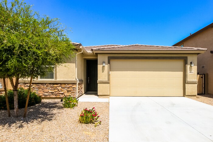 4404 W Federal Way in Queen Creek, AZ - Foto de edificio