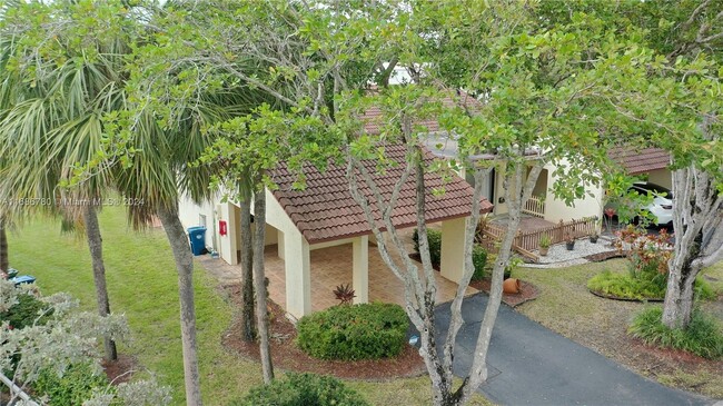 16273 Laurel Dr, Unit 7 in Weston, FL - Foto de edificio - Building Photo