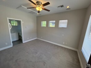 4 Chatmoss Rd in Henderson, NV - Building Photo - Building Photo