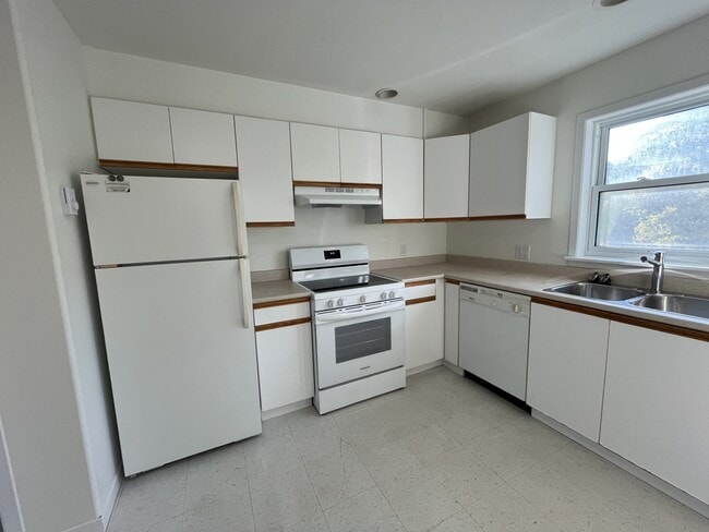 250 Ellerdale St in Saint John, NB - Building Photo - Building Photo