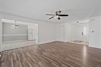 639 Alberthas Dr in Virginia Beach, VA - Building Photo - Building Photo