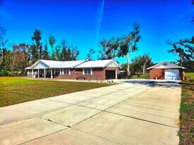 102 S Claire Dr in Perry, FL - Building Photo