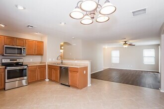 3674 W Yellow Peak Dr in San Tan Valley, AZ - Foto de edificio - Building Photo
