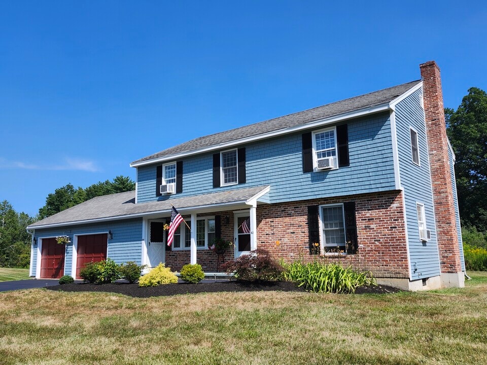 42 Palm Dr in Greenland, NH - Building Photo