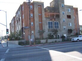 Maya Town Homes in Los Angeles, CA - Building Photo