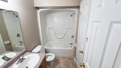 1B-374 John in Cobourg, ON - Building Photo - Building Photo