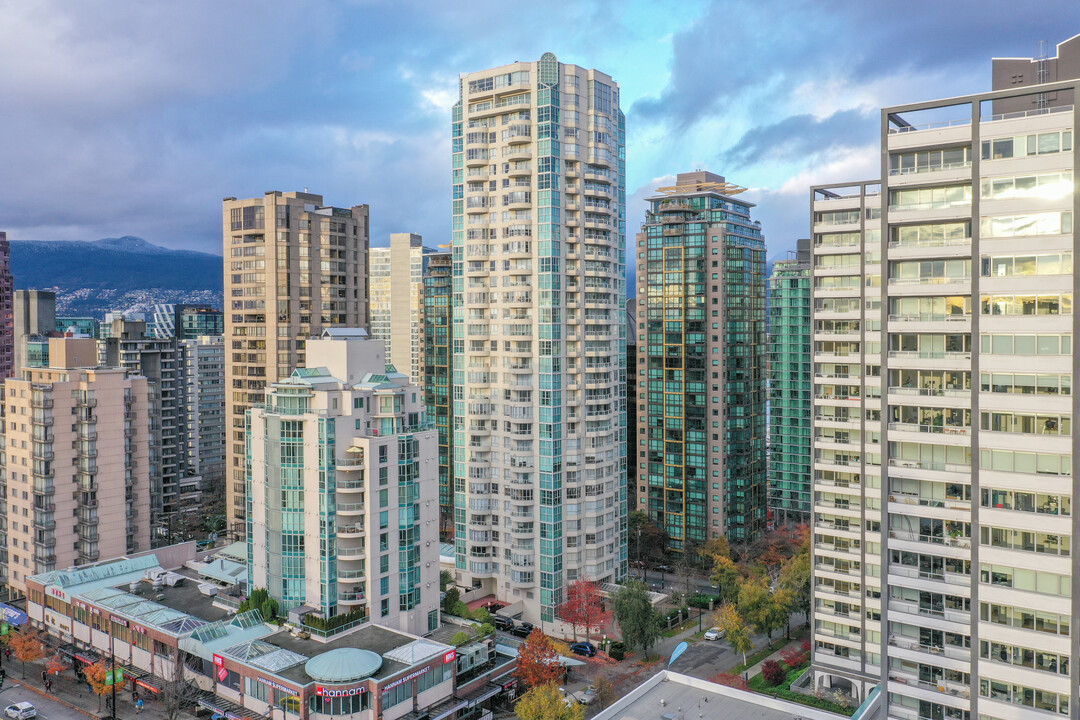 Emerald West Condominium in Vancouver, BC - Building Photo