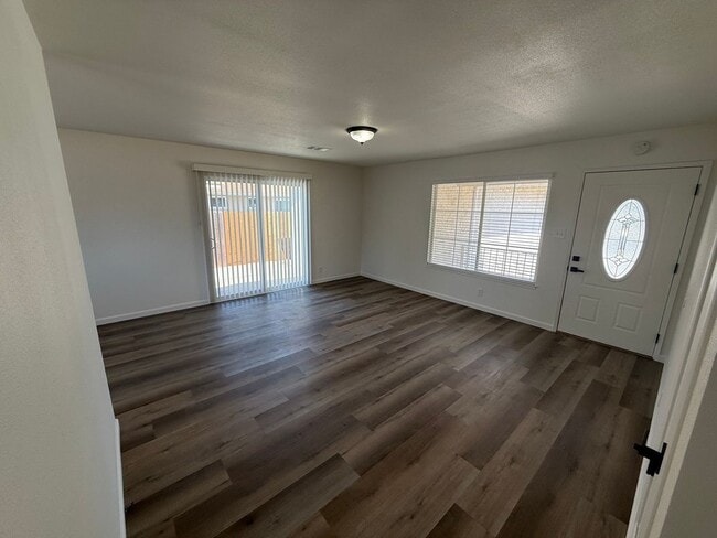 3021 Nottingham Ln in Merced, CA - Building Photo - Building Photo